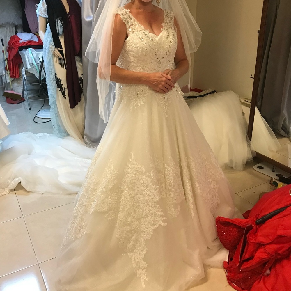 Wedding dress - Picture 4 of 6